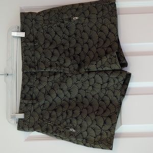 Level 99 - Stitch Fix Olive and Black Fan Pattern Shorts - Size 31 - EUC